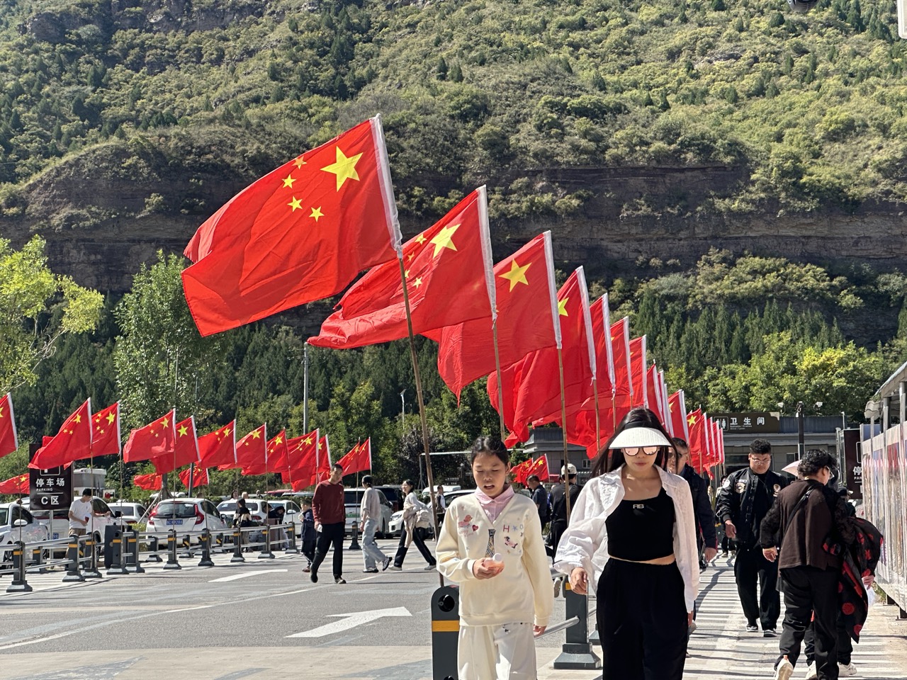 壶口瀑布中国红五星闪耀