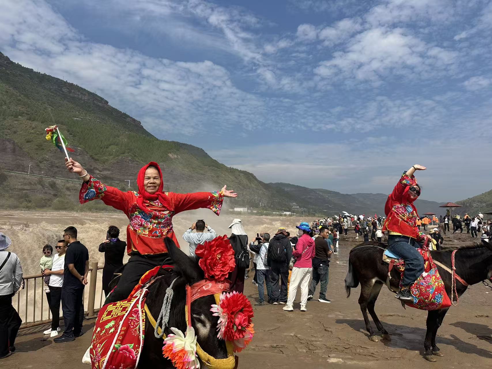 壶口瀑布观景台游客
